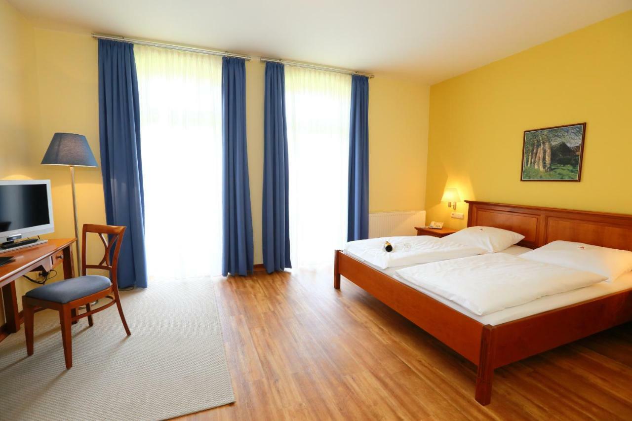 Stade Land Golf Hotel Tiny Haeuser Deinste Buitenkant foto